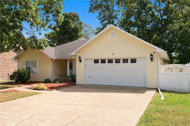 4 Hillcrest Drive, Eureka Springs, AR 72631