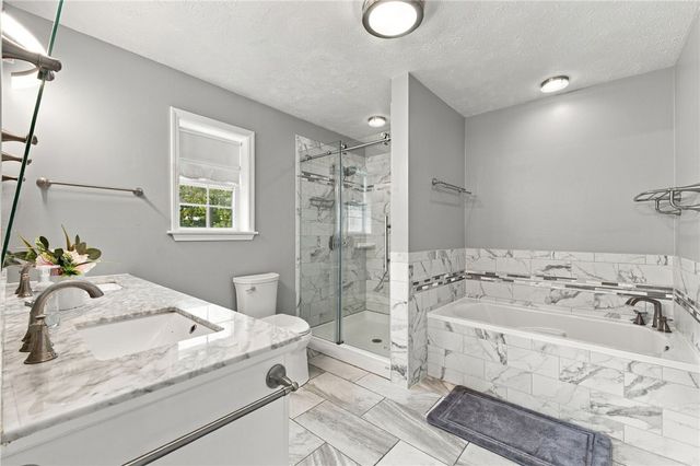 4 Hillcrest Drive, Eureka Springs, AR 72631