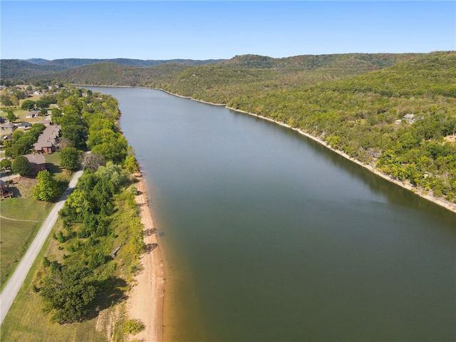 4 Hillcrest Drive, Eureka Springs, AR 72631