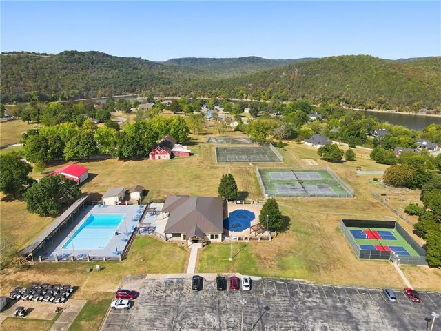4 Hillcrest Drive, Eureka Springs, AR 72631