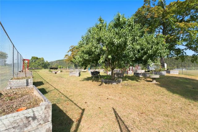 4 Hillcrest Drive, Eureka Springs, AR 72631