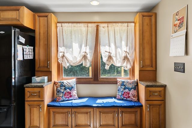 229 Tispaquin St, Middleboro, MA 02346