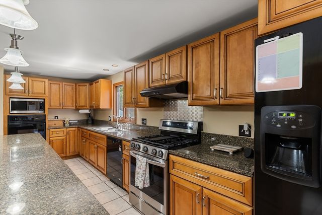 229 Tispaquin St, Middleboro, MA 02346