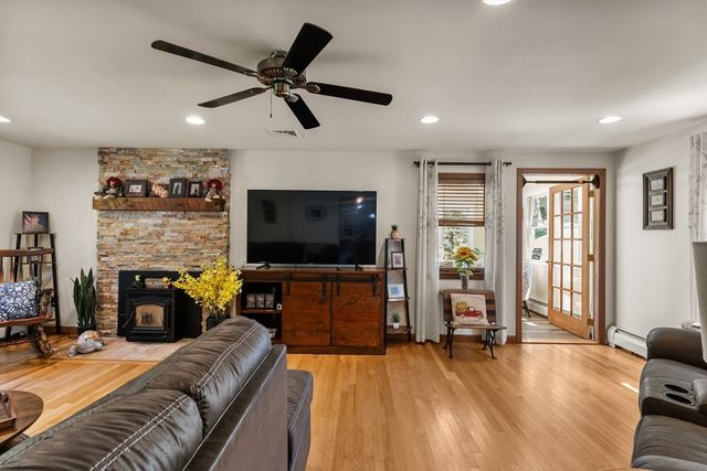 229 Tispaquin St, Middleboro, MA 02346