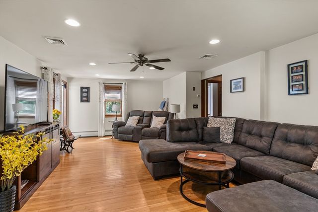 229 Tispaquin St, Middleboro, MA 02346