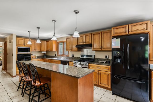 229 Tispaquin St, Middleboro, MA 02346