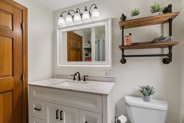 229 Tispaquin St, Middleboro, MA 02346