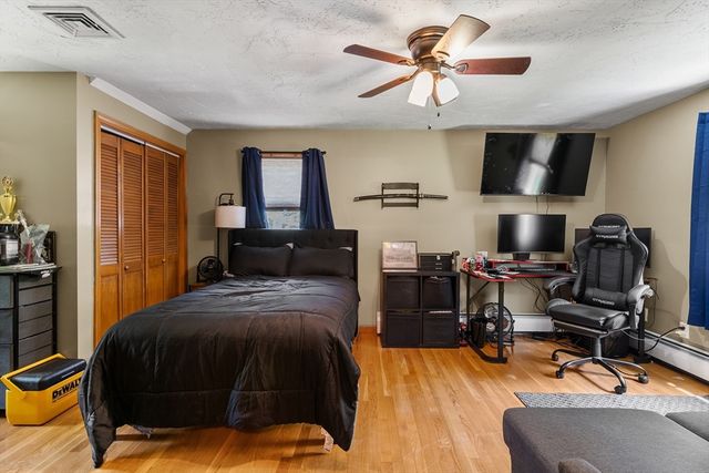 229 Tispaquin St, Middleboro, MA 02346