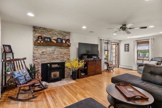 229 Tispaquin St, Middleboro, MA 02346