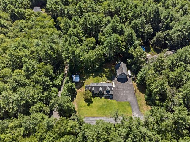 229 Tispaquin St, Middleboro, MA 02346