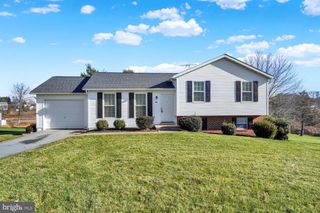 94 PISTON CT, Stewartstown, PA 17363