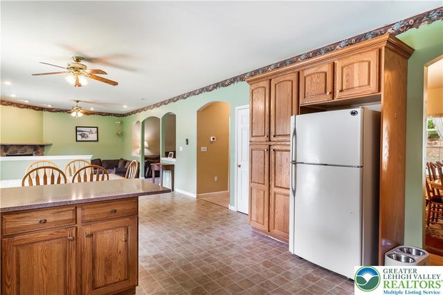 410 Maxine Drive, Towamensing Twp, PA 18235