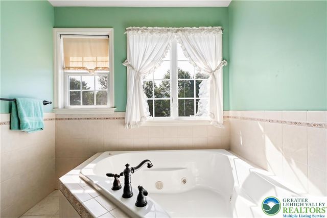 410 Maxine Drive, Towamensing Twp, PA 18235