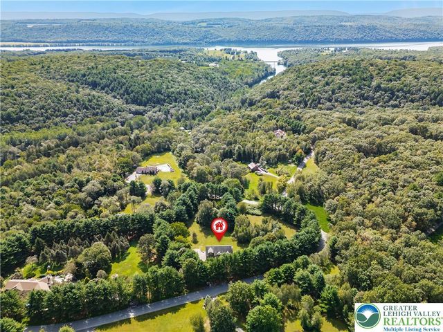 410 Maxine Drive, Towamensing Twp, PA 18235