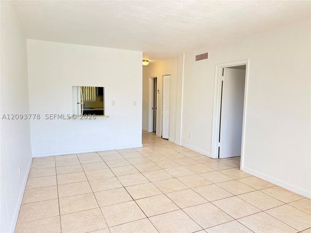 7505 SW 82nd St 305, Miami, FL 33143