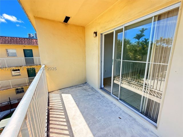 7505 SW 82nd St 305, Miami, FL 33143