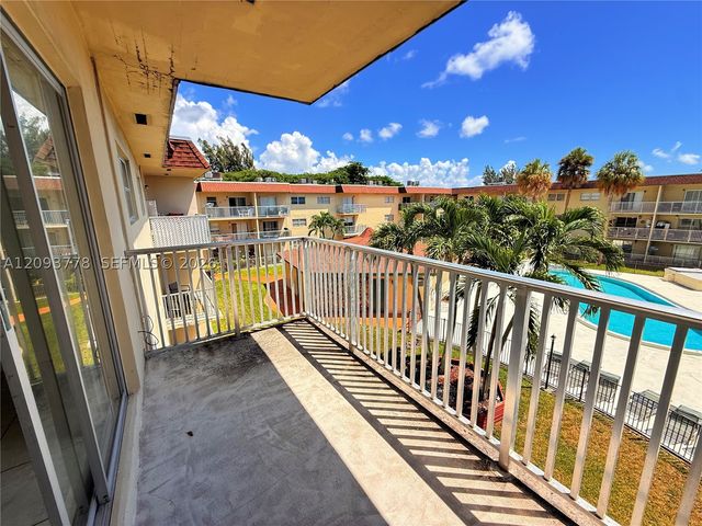 7505 SW 82nd St 305, Miami, FL 33143