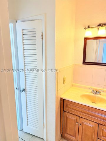 7505 SW 82nd St 305, Miami, FL 33143