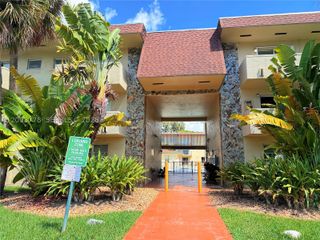 7505 SW 82nd St 305, Miami, FL 33143