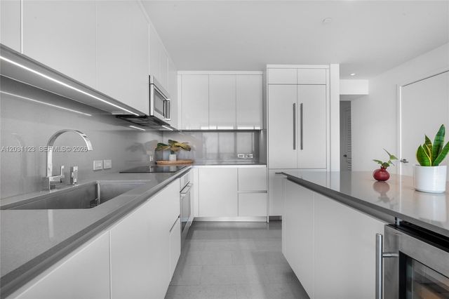 88 SW 7th Street 3208, Miami, FL 33130