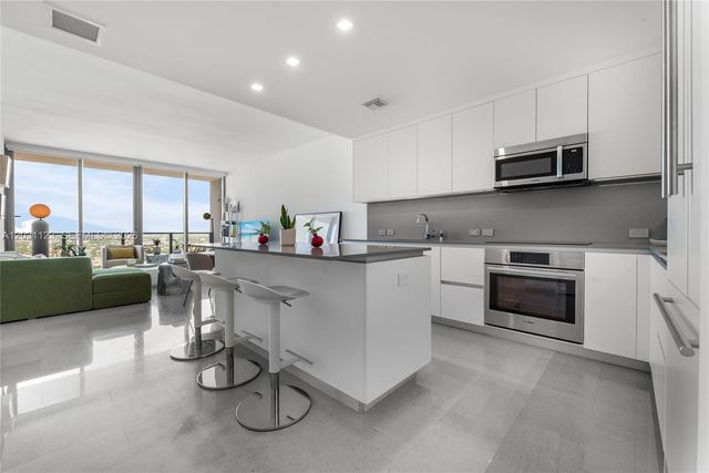 88 SW 7th Street 3208, Miami, FL 33130