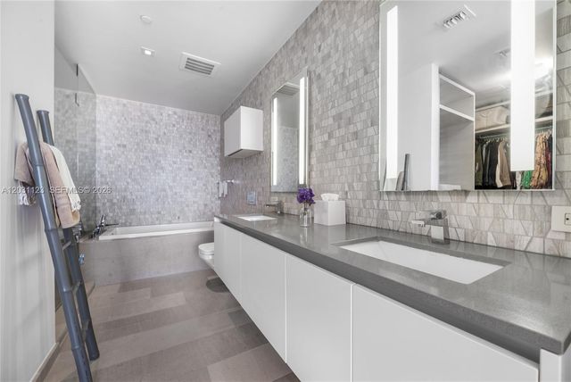 88 SW 7th Street 3208, Miami, FL 33130