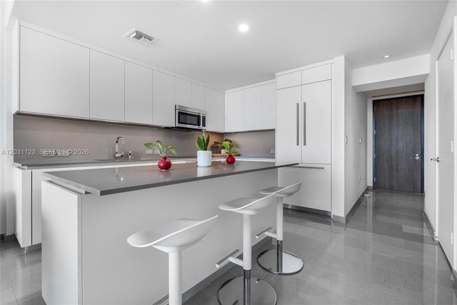 88 SW 7th Street 3208, Miami, FL 33130
