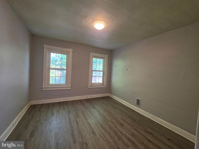 606 N ASHBURTON ST, Baltimore, MD 21216