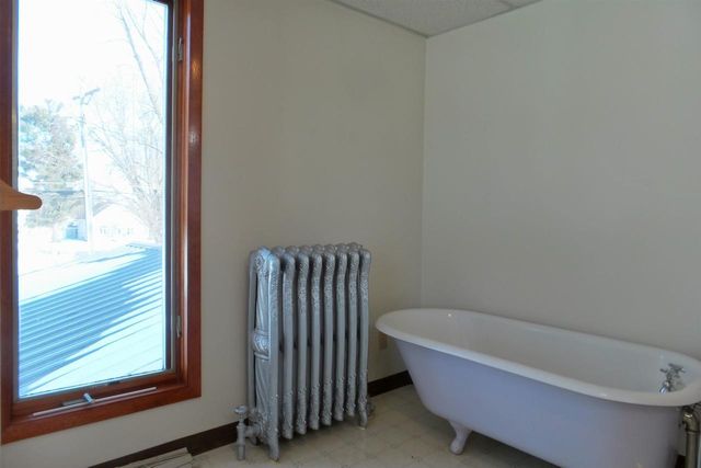 122 W SPRUCE STREET, Abbotsford, WI 54405