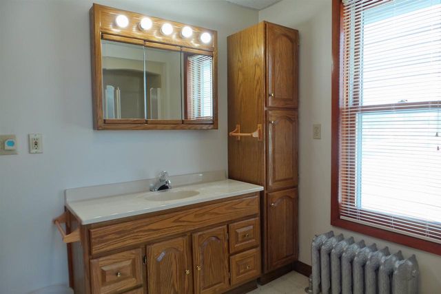 122 W SPRUCE STREET, Abbotsford, WI 54405