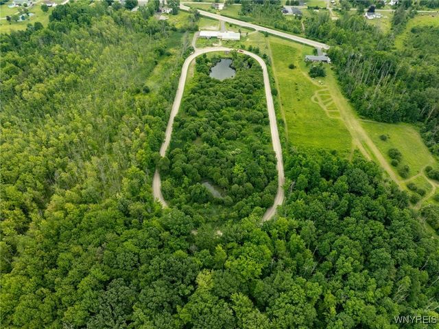 7452 Southwestern Boulevard, Evans, NY 14047