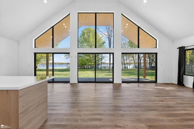 5881 Lake Crest Drive, Oregon Twp, MI 48421