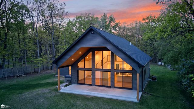 5881 Lake Crest Drive, Oregon Twp, MI 48421