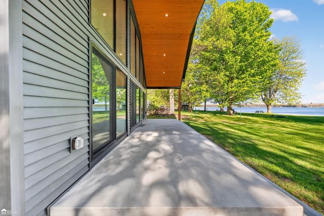 5881 Lake Crest Drive, Oregon Twp, MI 48421