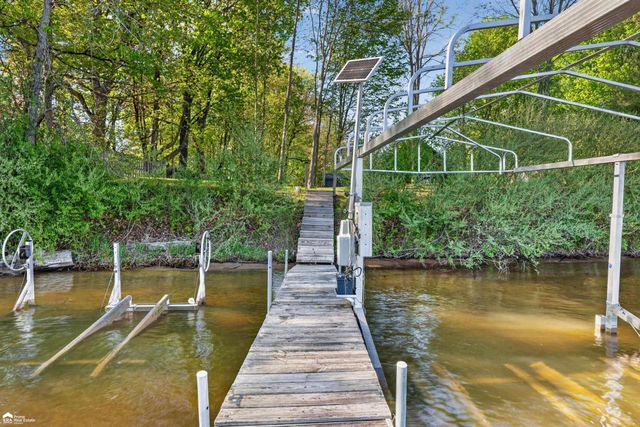 5881 Lake Crest Drive, Oregon Twp, MI 48421