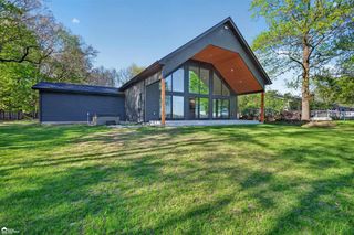 5881 Lake Crest Drive, Oregon Twp, MI 48421