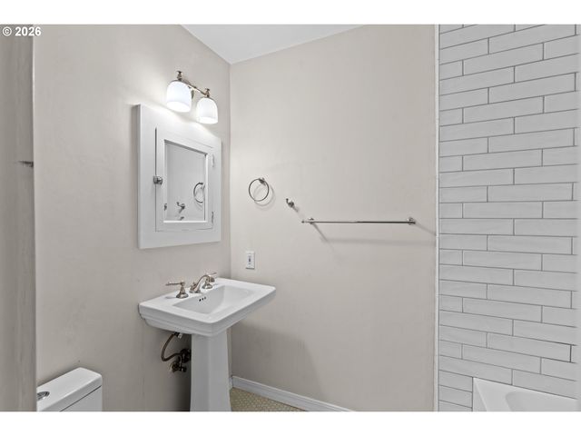 4315 Sw FLOWER St, Portland, OR 97221