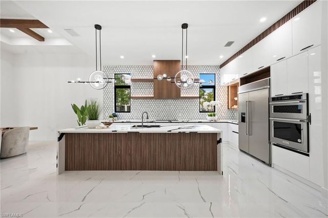 135 7th ST N, Naples, FL 34102