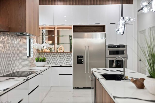 135 7th ST N, Naples, FL 34102