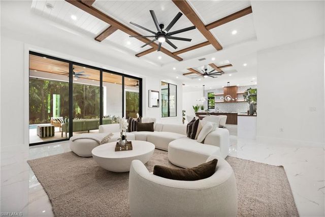 135 7th ST N, Naples, FL 34102