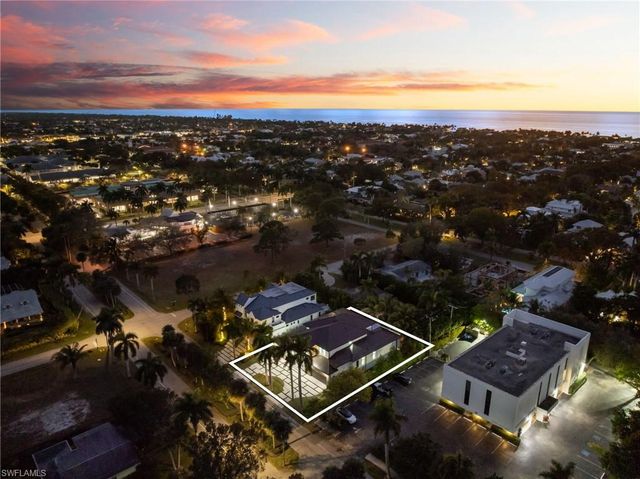 135 7th ST N, Naples, FL 34102