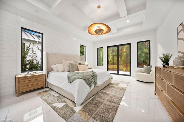 135 7th ST N, Naples, FL 34102