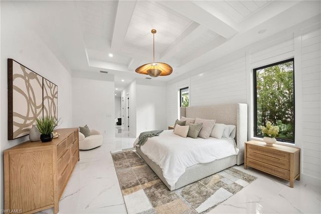 135 7th ST N, Naples, FL 34102