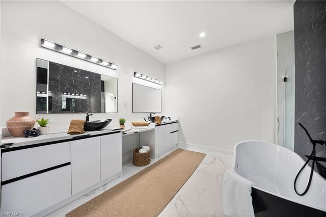 135 7th ST N, Naples, FL 34102