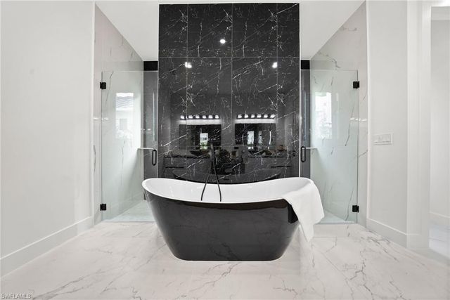 135 7th ST N, Naples, FL 34102