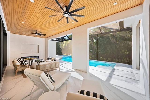 135 7th ST N, Naples, FL 34102