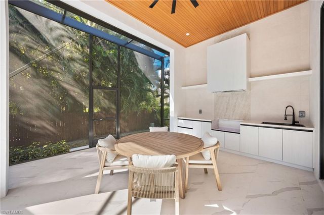 135 7th ST N, Naples, FL 34102