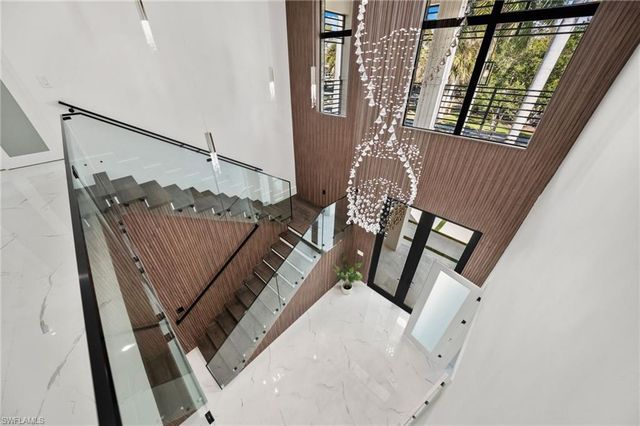 135 7th ST N, Naples, FL 34102