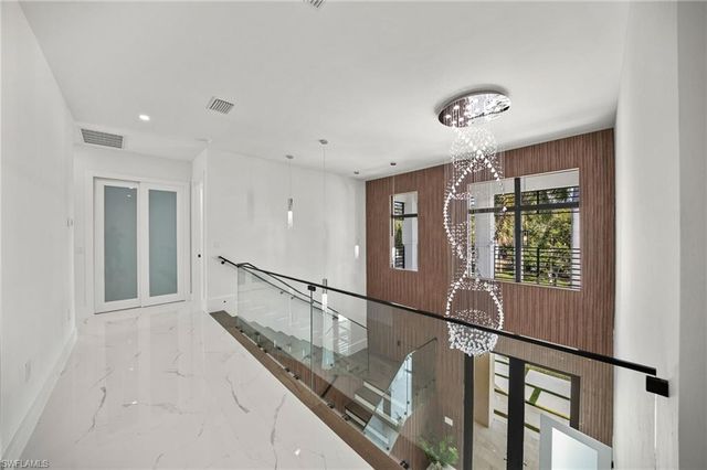 135 7th ST N, Naples, FL 34102