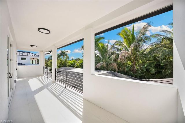 135 7th ST N, Naples, FL 34102